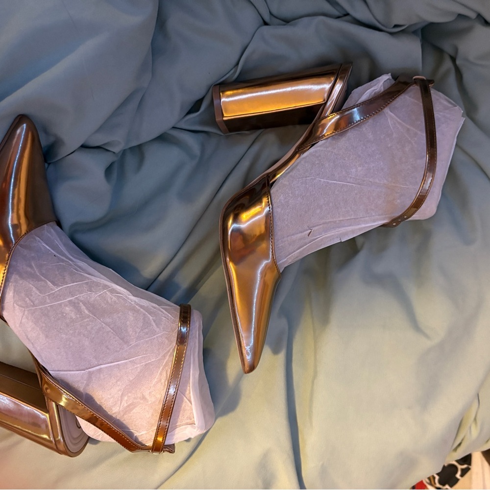 Shimmering Gold Women's Heels Jessica Simpson